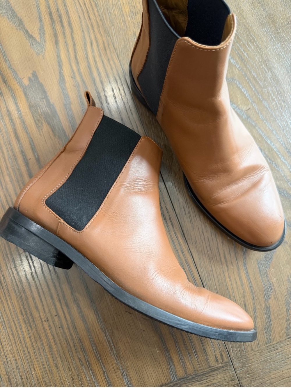 Everlane Chelsea Boots in Tan with Black Elastic